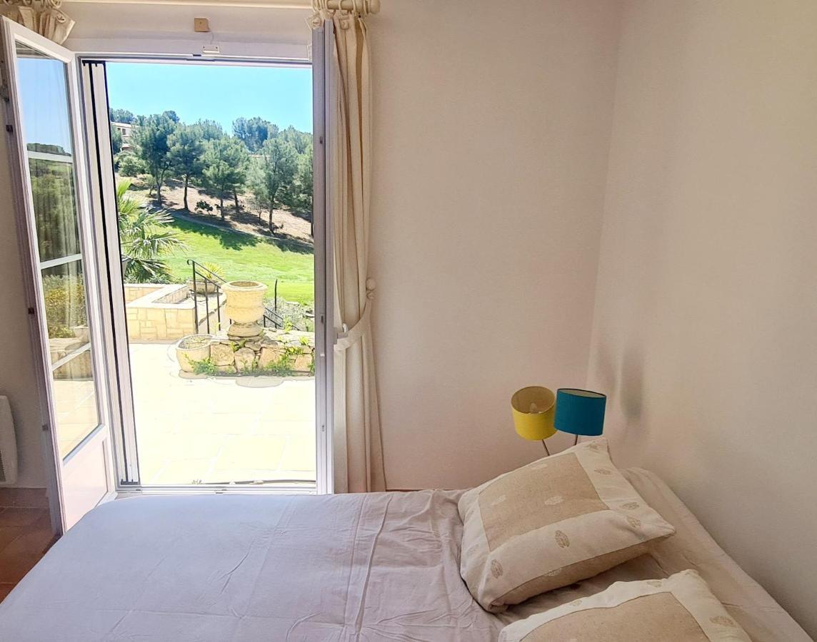Villa Dans Cadre D'Exception - Golf, Piscine Et Tennis Prive Saint-Cyr-sur-Mer Exteriör bild